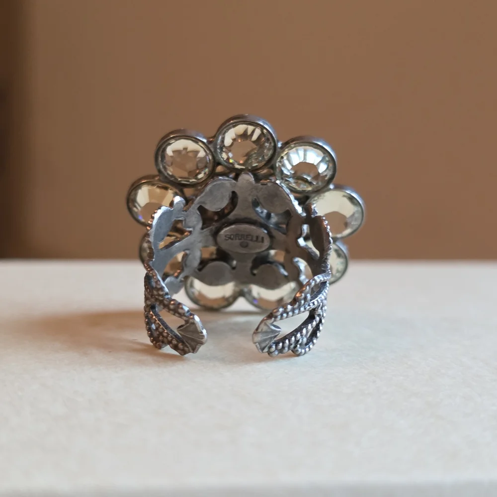 Sorrelli Floral Crystal Statement Ring – Champagne & Amber – Adjustable